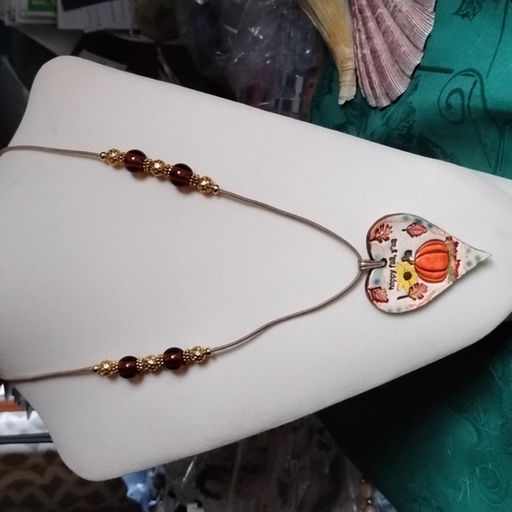 🎃Hand Crafted Heart-Shaped Fall Pendant Necklace🎃 - Picture 2 of 8